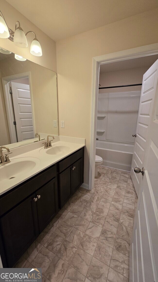 Building Photo - 13106 Vista Dr SE