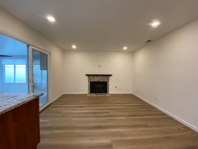 Building Photo - Spacious 4 Bedroom 2 Bath in Desirable Oceanside!