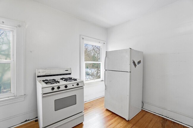 Building Photo - 3523 Clifton Ave