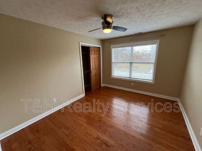 Building Photo - 2059 Ruckle St