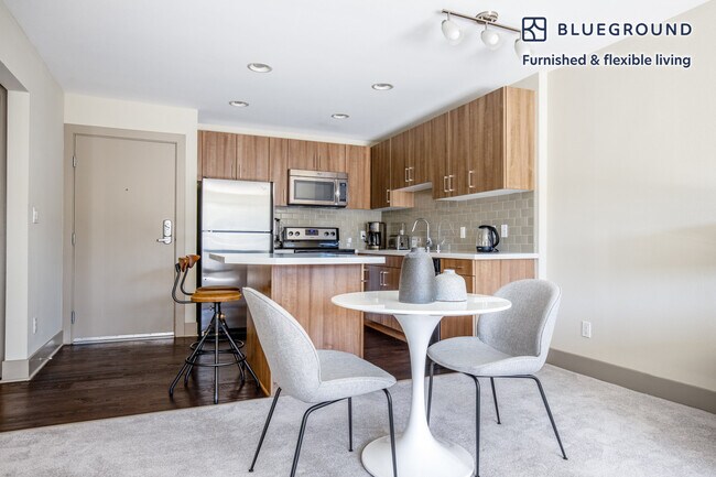 Building Photo - 13935 Tahiti Way