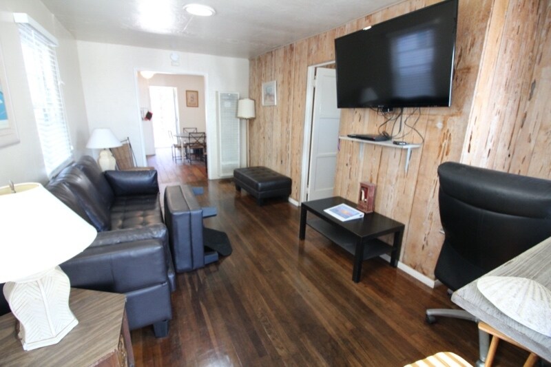 Building Photo - 728 Venice Ct