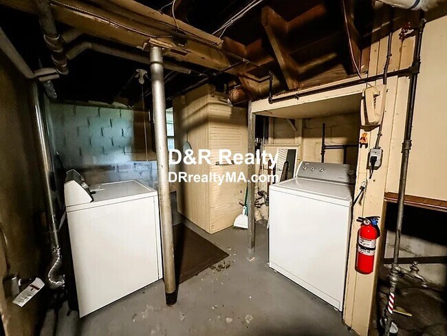 Building Photo - 235 Ashcroft Rd