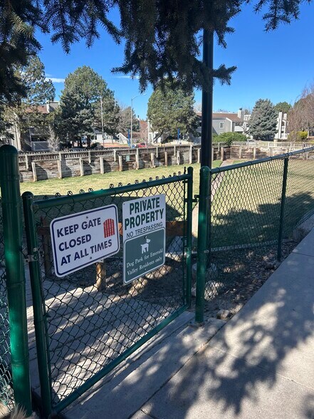 Building Photo - 1818 S Quebec Way