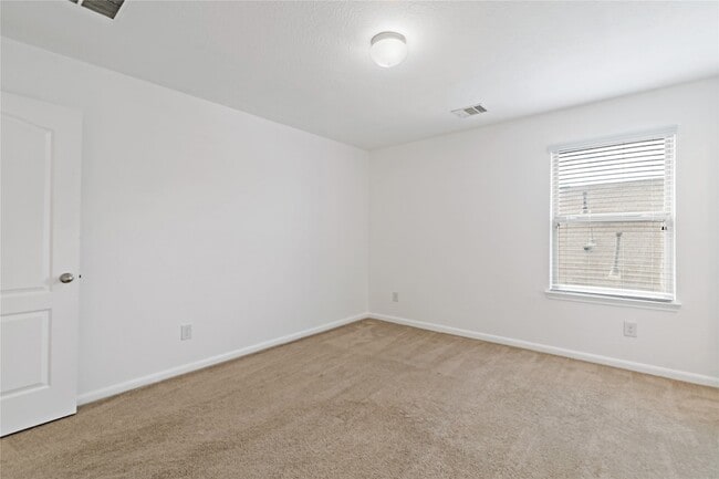 Building Photo - 25435 Autumn Woods Dr