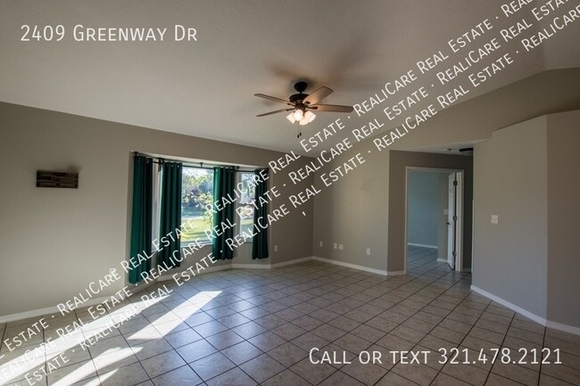 Building Photo - 2409 Greenway Dr