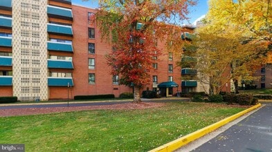 Building Photo - 6141 Leesburg Pike