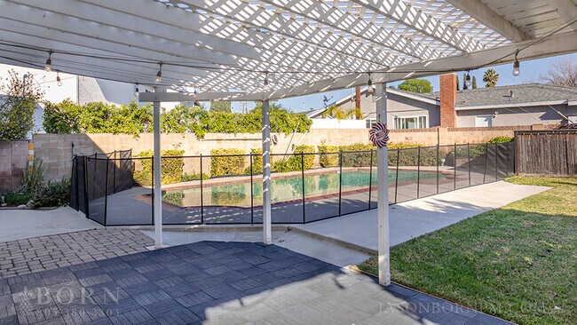 Building Photo - 2036 Brentwood St