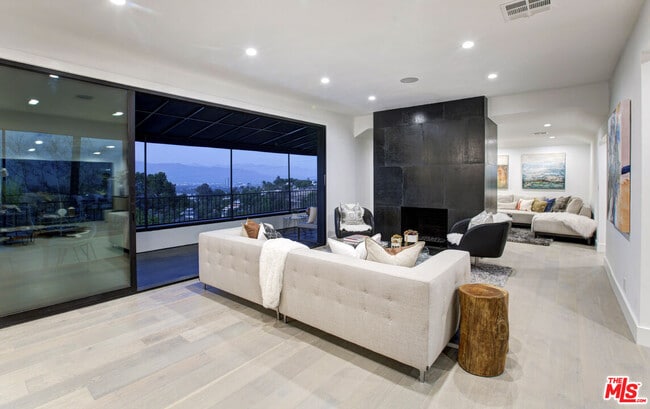 Building Photo - 3712 Berry Dr