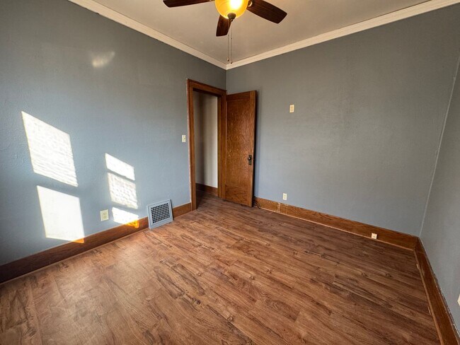 Building Photo - Huge 4 bedroom House with large garage