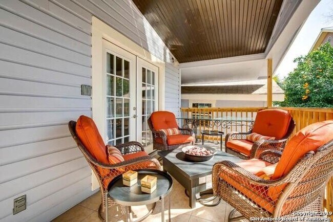Building Photo - Adorable 3 bedroom 2 bath Minutes from N S...