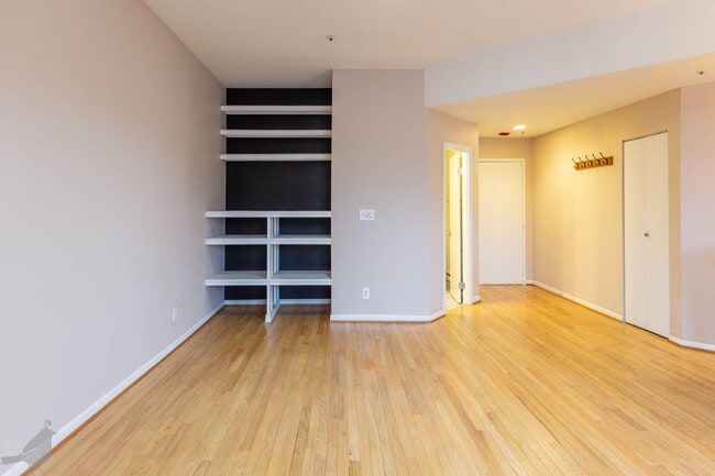 Building Photo - Spacious Two Bedroom Off 14th St. Corridor!