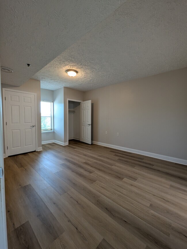 Building Photo - 3738 Riverbed Ln SE