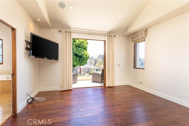 Building Photo - 613 Begonia Ave