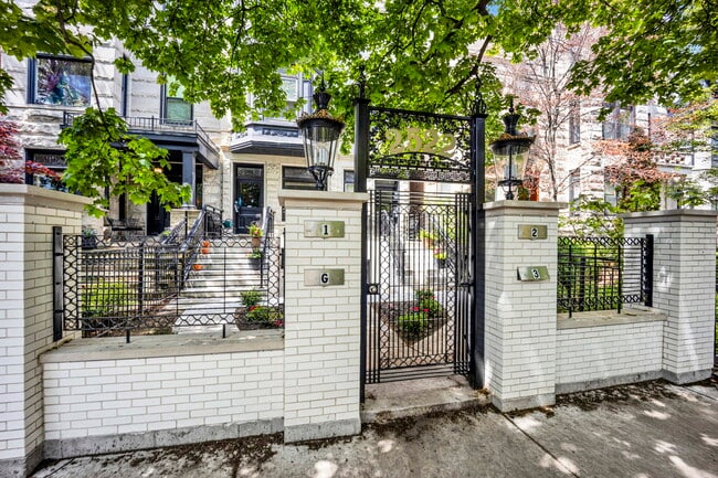 Building Photo - 2522 N Burling St