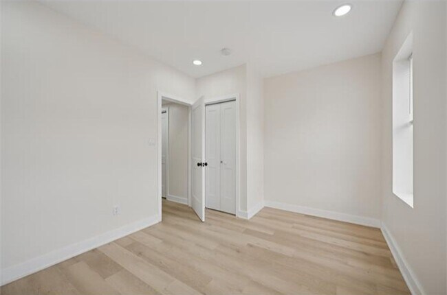 Building Photo - 1819 Judson St