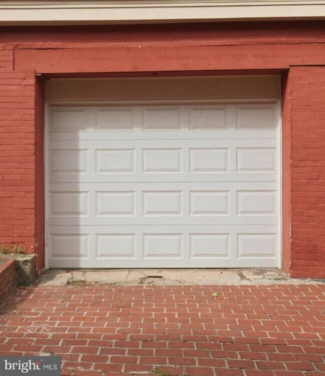 Building Photo - 1241 33rd St NW