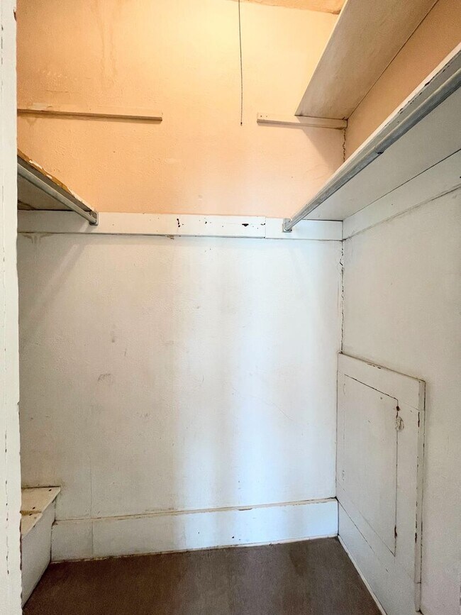 Building Photo - 120 W 10th Ave