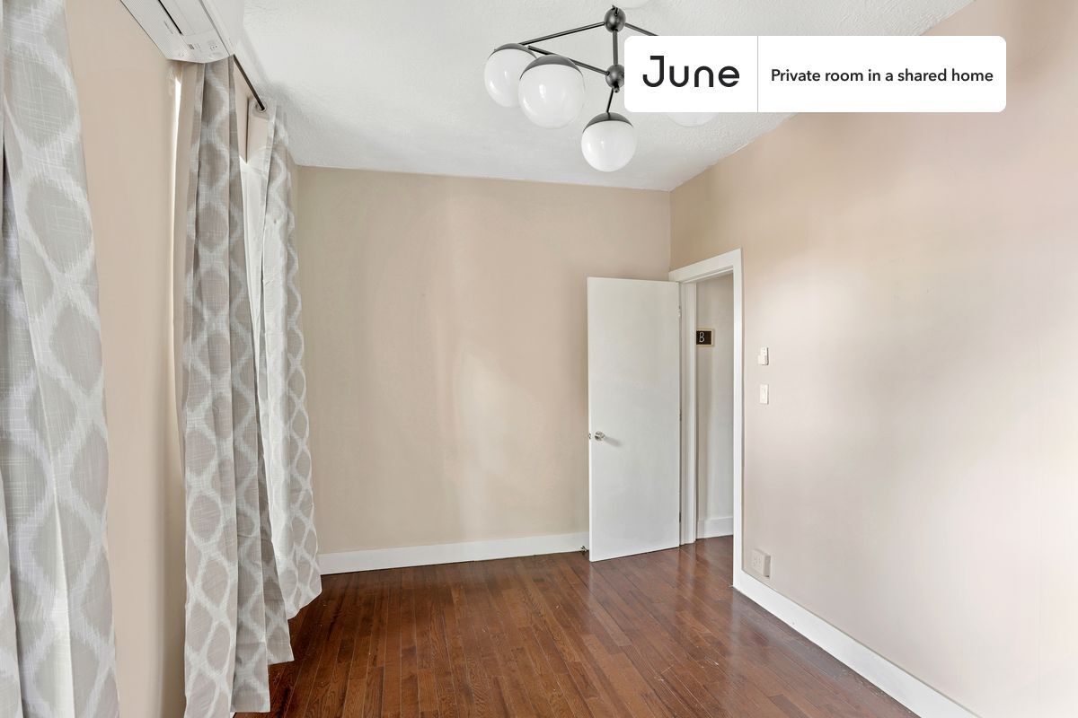 Building Photo - Room in Shared 3 bed/1 bath home