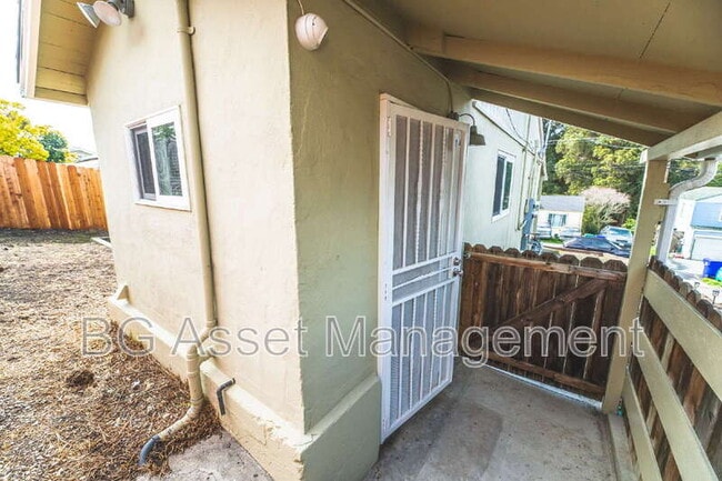 Building Photo - 760 Alhambra Rd