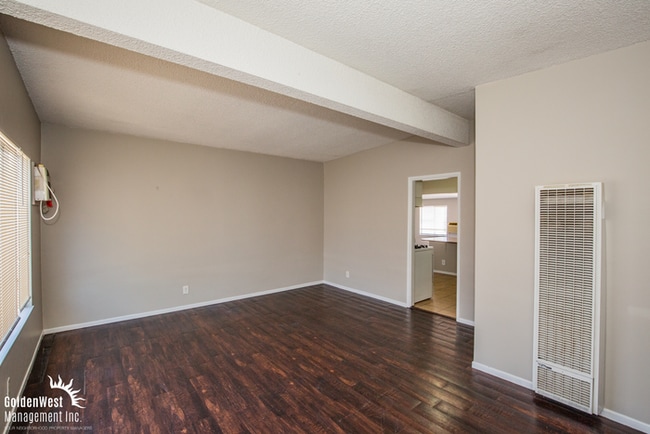 Building Photo - Charming & Spacious 3Bdm 2Ba Home with Private Yard in Las Vegas.