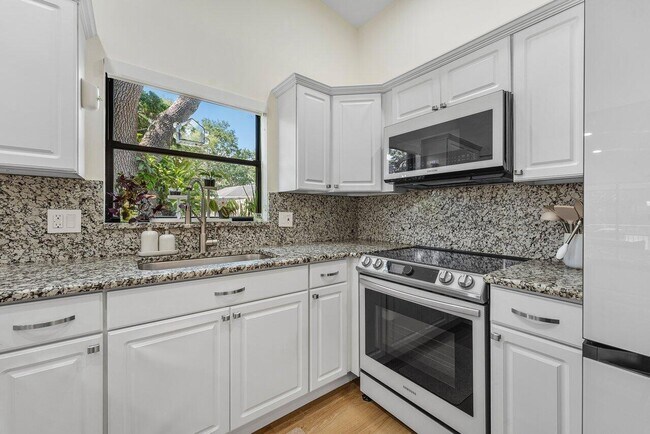 Building Photo - 1048 Raintree Dr