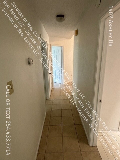 Building Photo - 1402 Ashley Dr