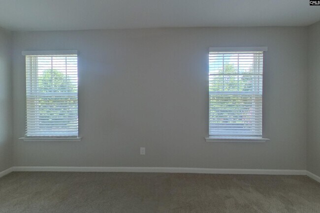 Building Photo - 423 Lanyard Ln
