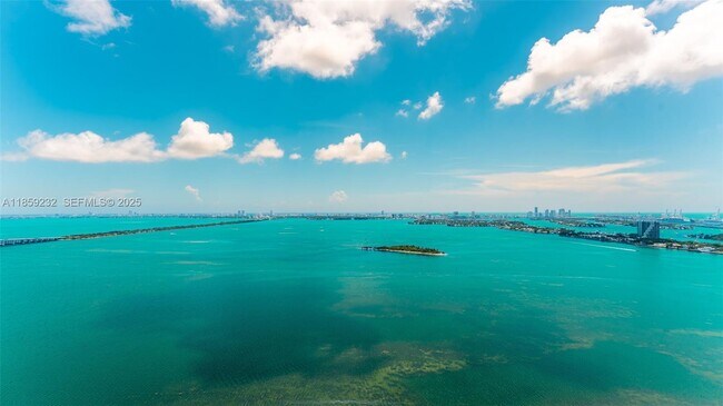 Building Photo - 700 NE 24th St