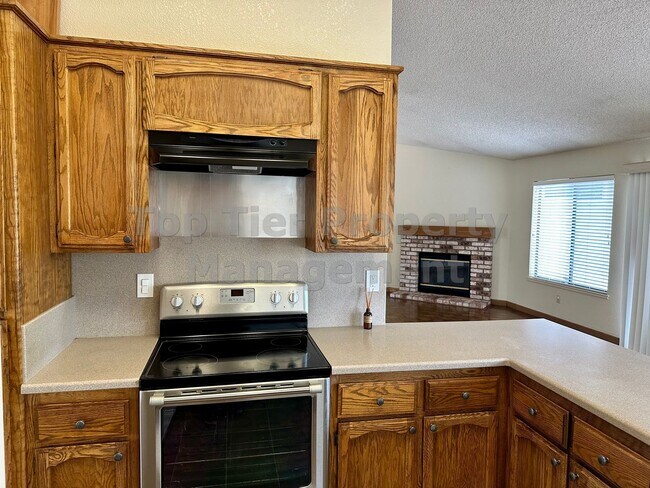 Building Photo - Spacious 4 Bed/2 Bath /1,970 square foot h...
