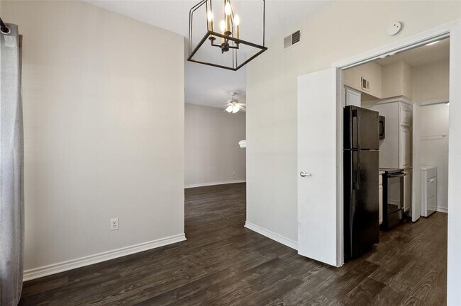 Building Photo - 8555 Fair Oaks Crossing