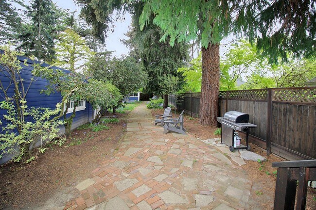 Building Photo - 2241 NE 33rd Ave