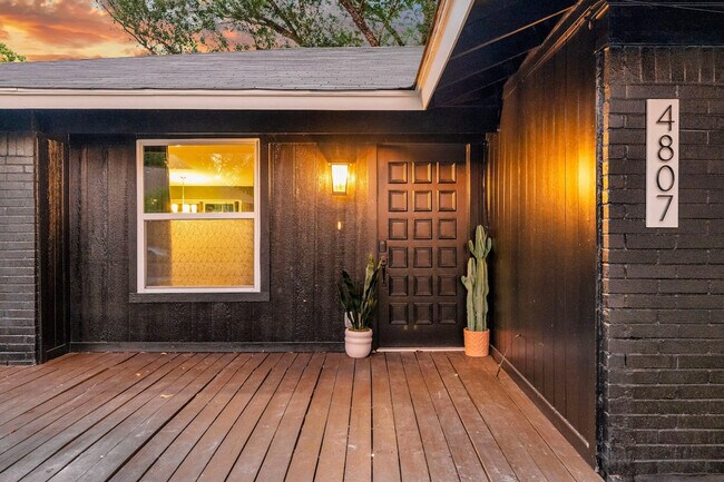 Building Photo - 4807 Carsonhill Dr