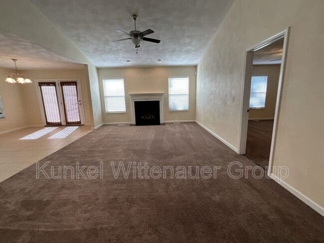 Building Photo - 40 Oak Pointe Cir