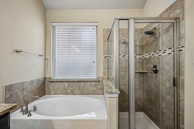 Building Photo - 4850 Palomar Ln
