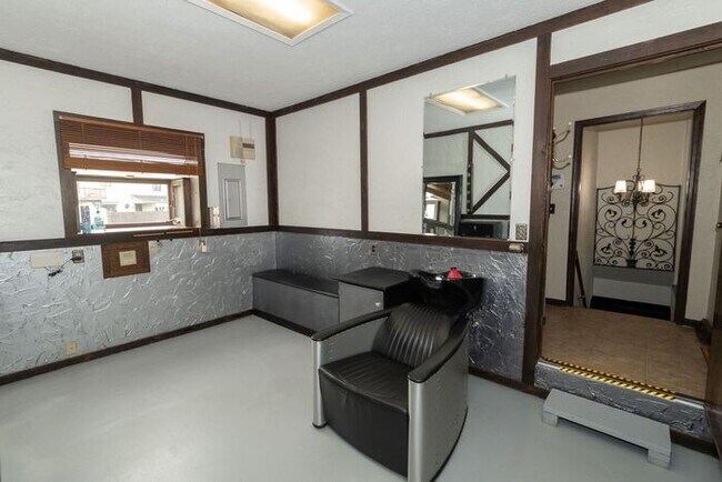 Building Photo - Prairie Lane Estates 3 bedroom ranch with spacious rooms and amenities beyond your imagination