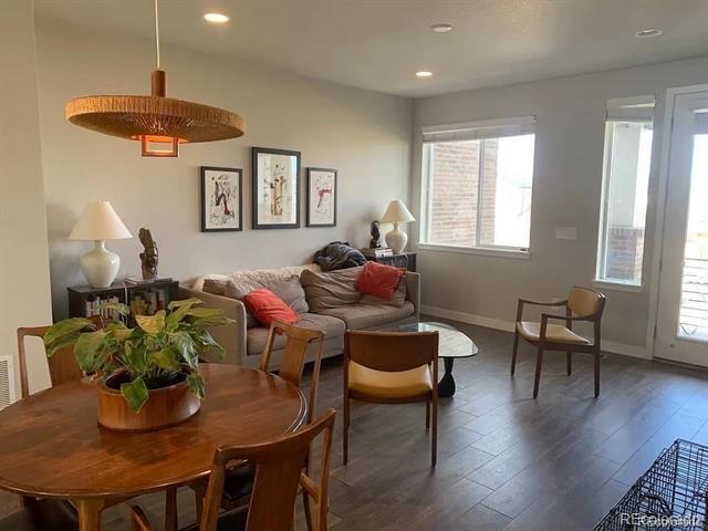 Primary Photo - 618 E Hinsdale Ave