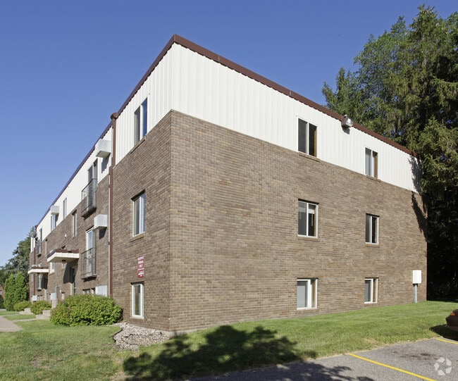 Primary Photo - Edjwood Estates