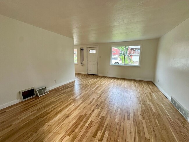 Building Photo - 975 Elizabeth St