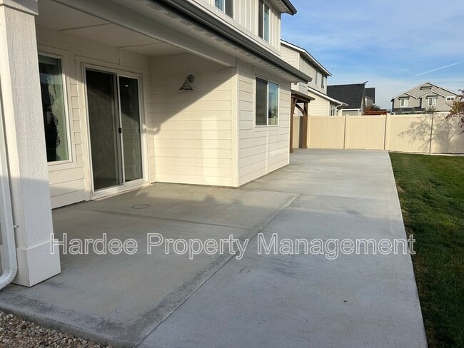 Building Photo - 7051 W Plateau Crk Dr