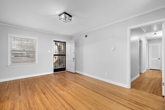 Building Photo - 1453 Colonial Rd