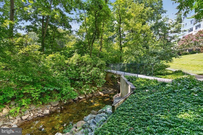 Building Photo - 10500 Rockville Pike
