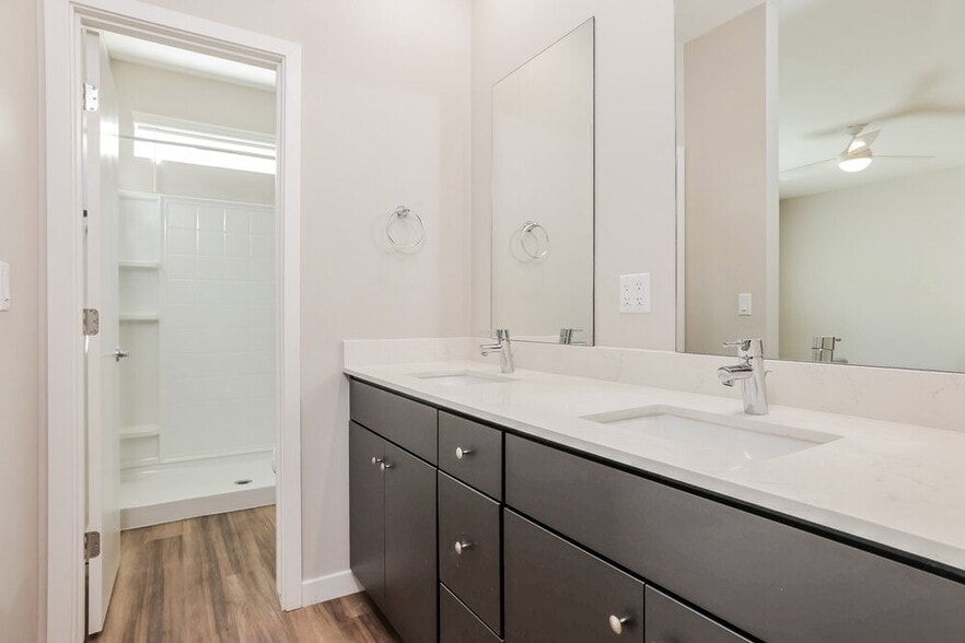 Building Photo - 14251 N 7th St