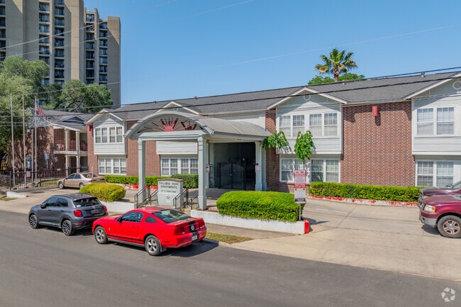 Primary - College Park Apartments