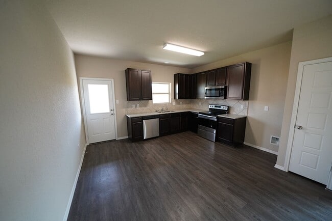 Building Photo - 745 Tupelo Tank Dr