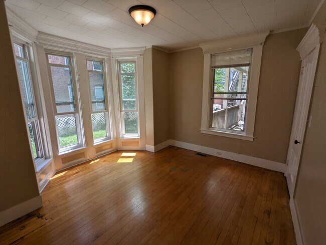 Building Photo - 33 Myrtle St