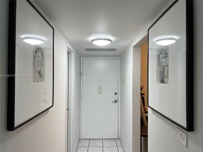 Building Photo - 1228 West Ave