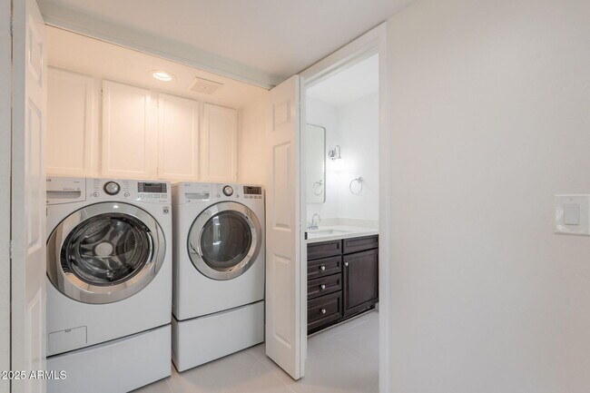 Building Photo - 8338 E San Rafael Dr