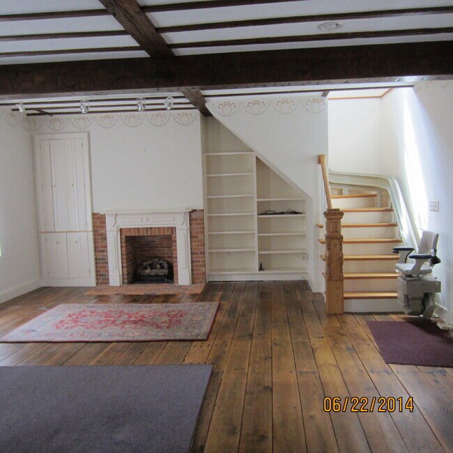 Dining/living room - 120 W Main St