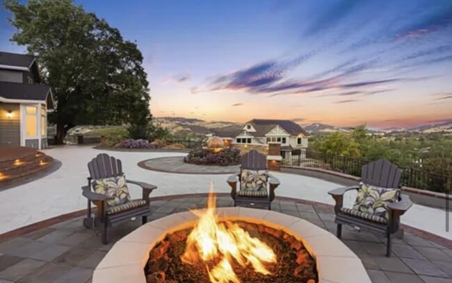 Building Photo - 985 Woodview Pl